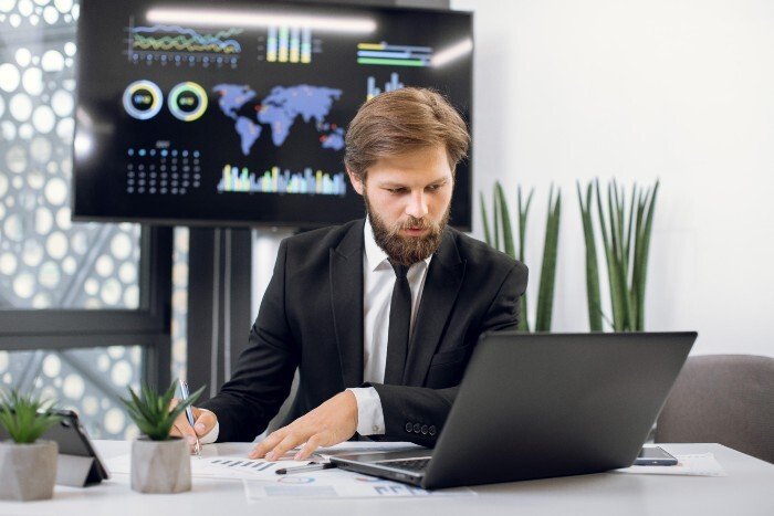 High Income Careers in France: Best Degrees, Skills, and Job Opportunities